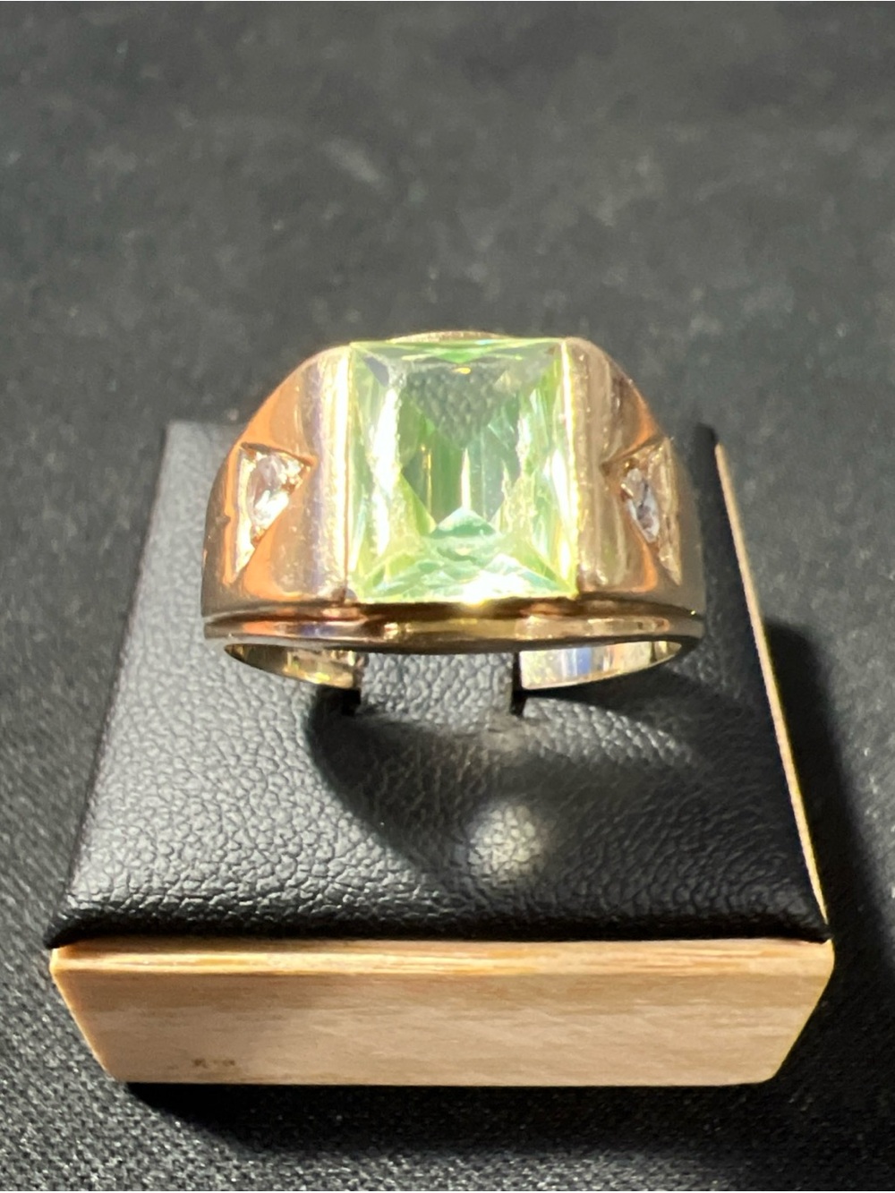 VINTAGE ART DECO 10K YELLOW GOLD URANIUM VASELINE GREEN SPINEL GYPSY RING Sz 9.5